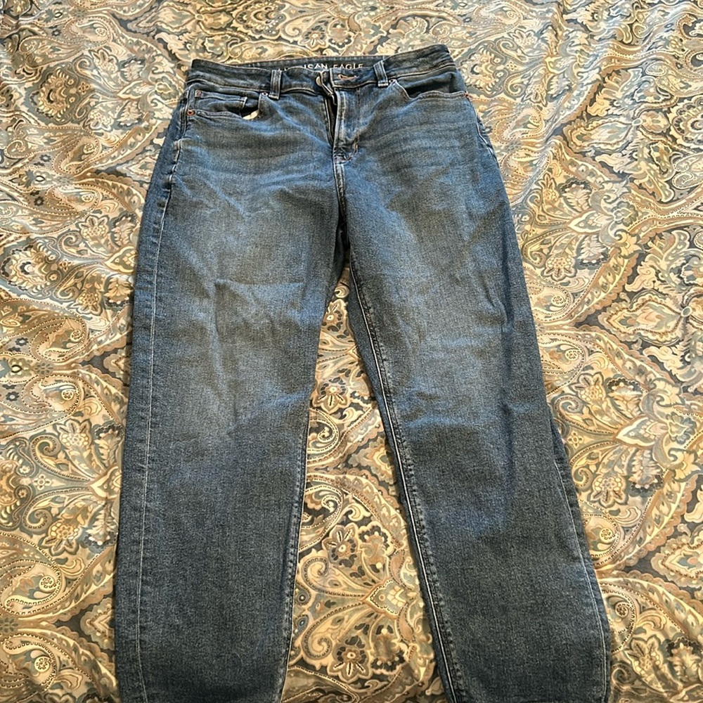 American Eagle 4 short mom Jean